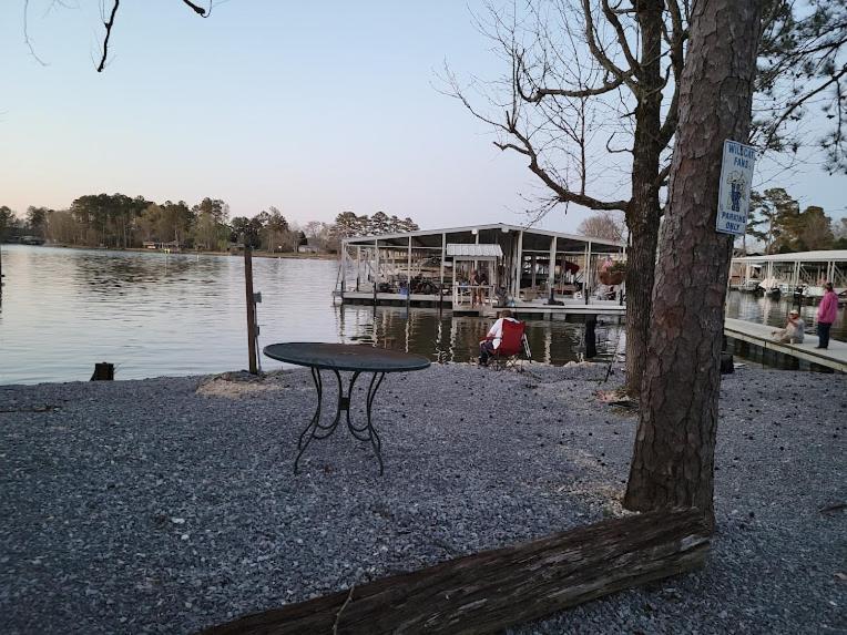 Bay Springs Country Inn & Marina Centre Exterior photo