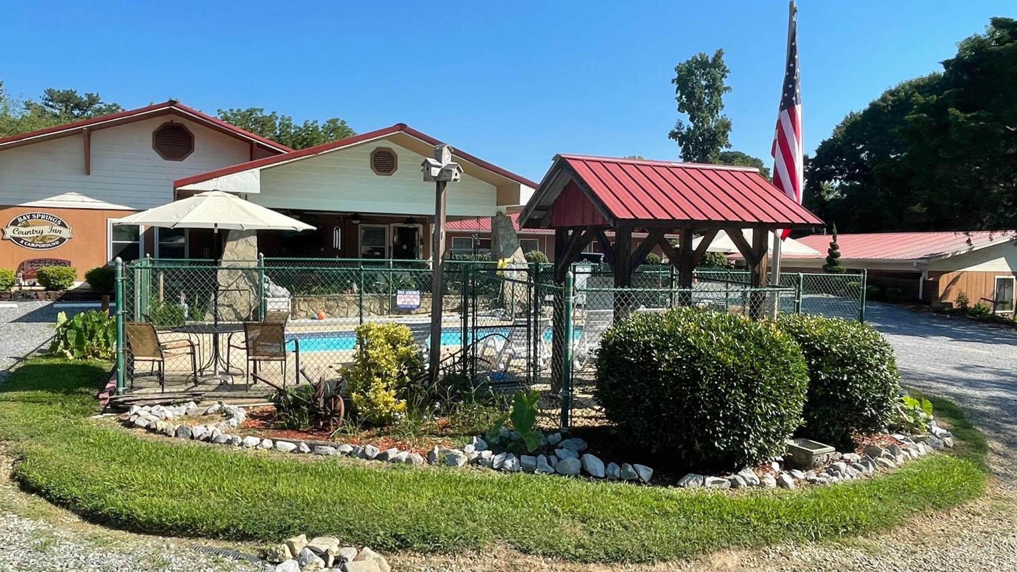 Bay Springs Country Inn & Marina Centre Exterior photo