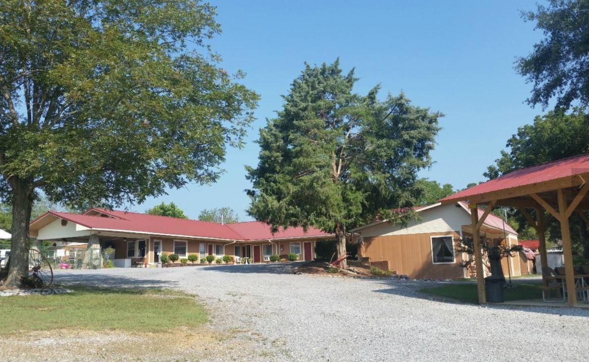 Bay Springs Country Inn & Marina Centre Exterior photo